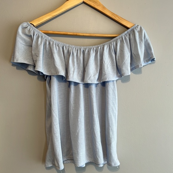 Off the shoulder small t-shirt - Picture 3 of 3